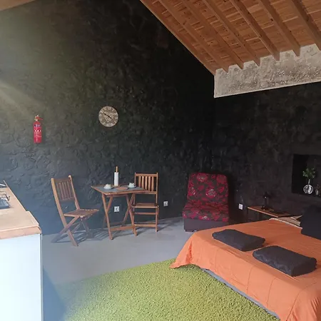 Basaltic House Pedreira *