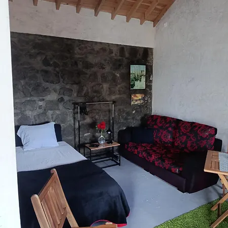 Basaltic House Pedreira *